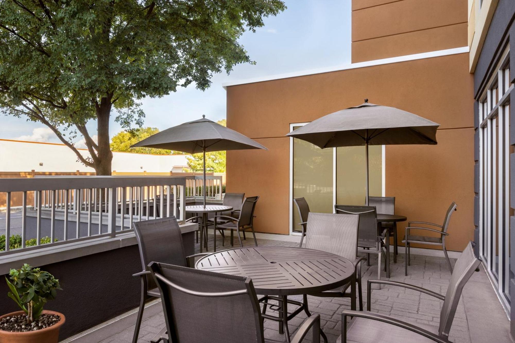 Fairfield Inn & Suites By Marriott Hershey Chocolate Avenue Exterior photo